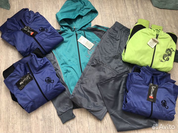 Женский спортивный костюм