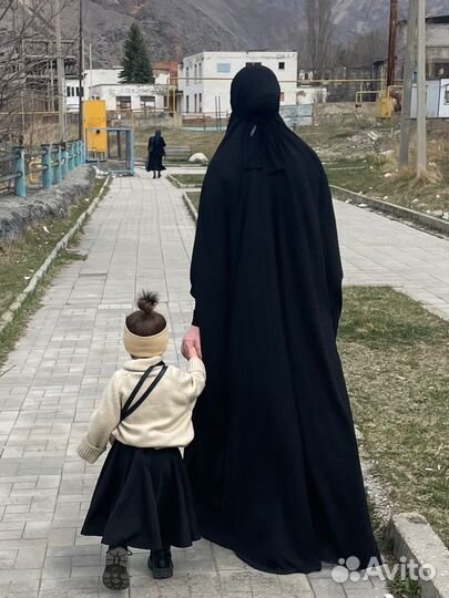 Издаль на завязках