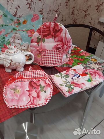 Прихватки, руковички, полотенчики и грелка для зав