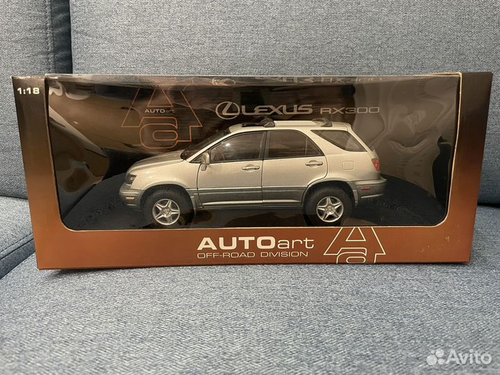 AutoArt Lexus RX300 1:18