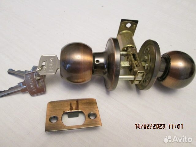 Замки к межкомнатным дверям: кноб(ы) и врезной
