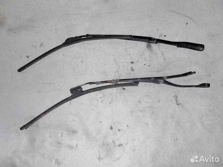 Поводок дворников правый Audi A8 D2