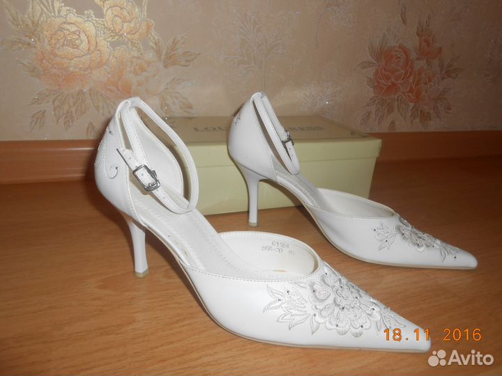 Туфли белые