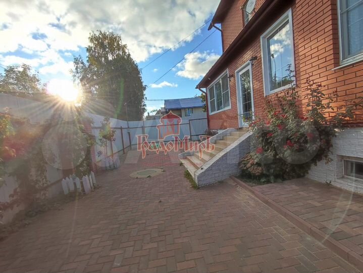 Дом 236 м² на участке 3,5 сот.