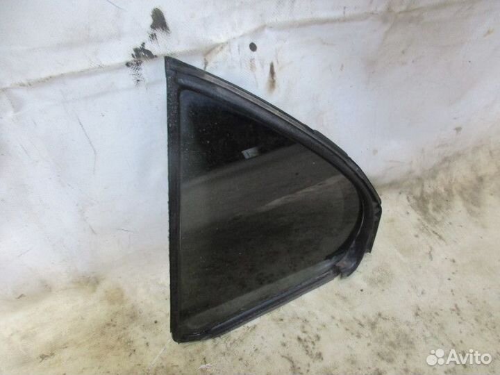 Стекло двери задней левой форточка Mitsubishi Lanc