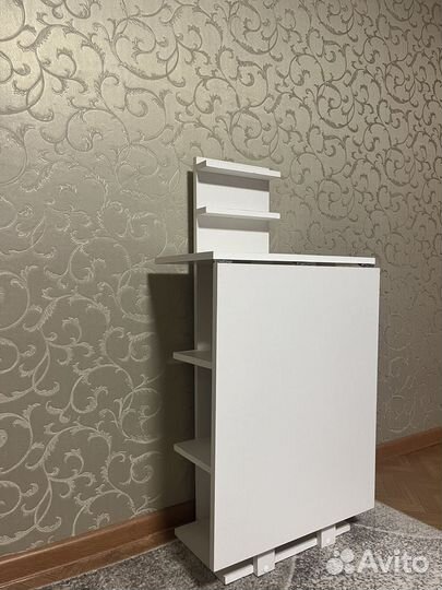 Маникюрный стол