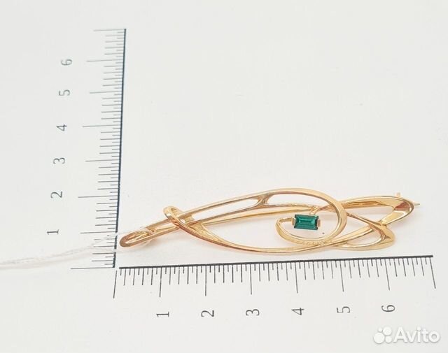 Золотая брошь с фианитом