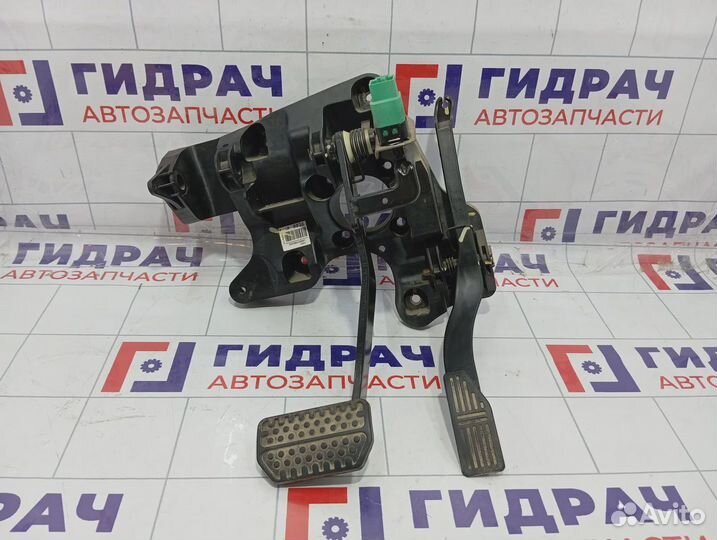 Педаль тормоза Chevrolet Spark (M300) 95202157