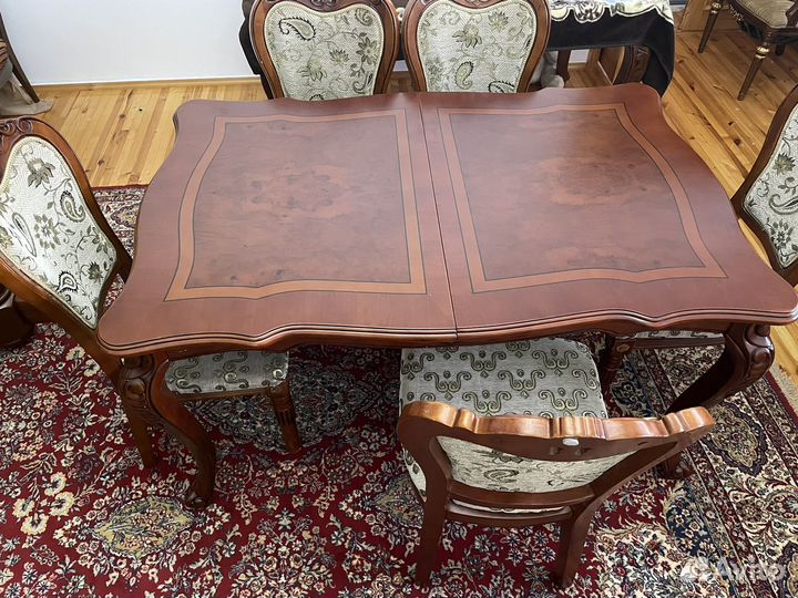 Стол и стулья