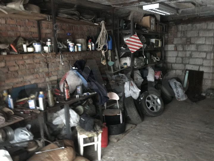 Гараж, > 30 м²