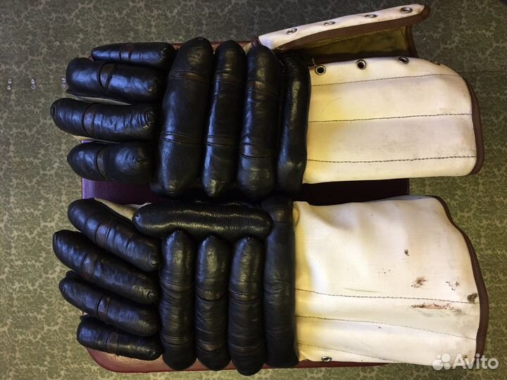 Вратарские перчатки