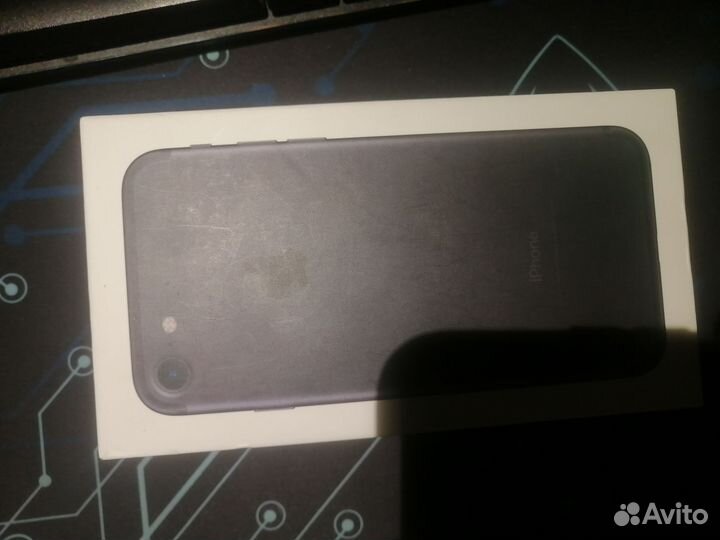 Коробка с чехлом на айфон 7