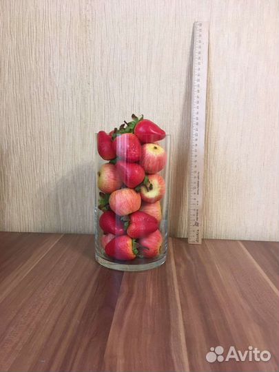 Ваза интерьерная композиция Клубника и яблоки