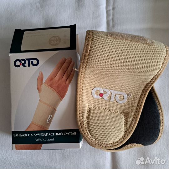 Бандаж на лучезапястный сустав правый