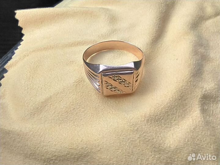 Золотое кольцо мужское печатка