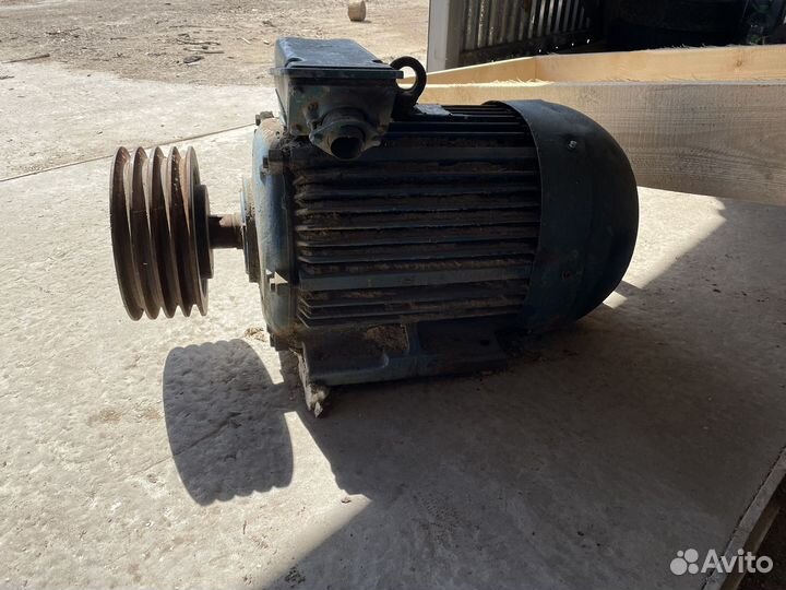 Двигатель асинхронный 4ам200L