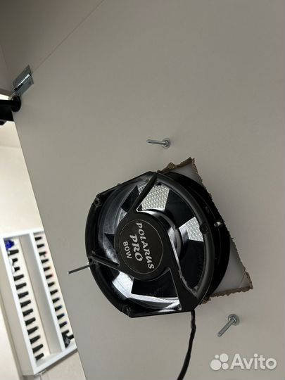 Маникюрный стол с вытяжкой