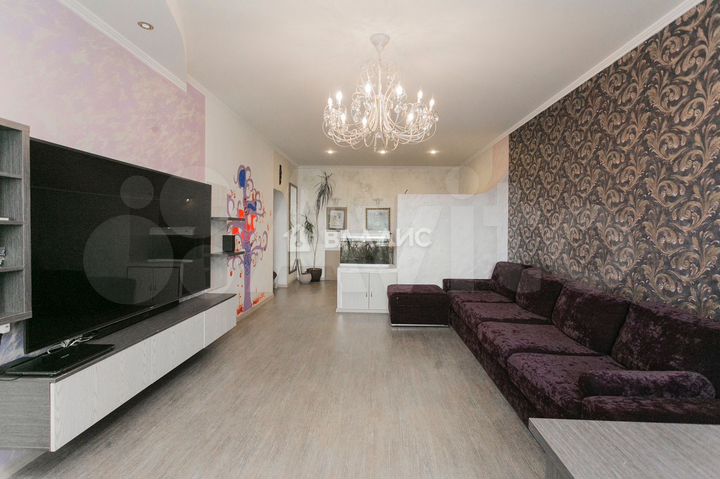 4-к. квартира, 100 м², 8/10 эт.