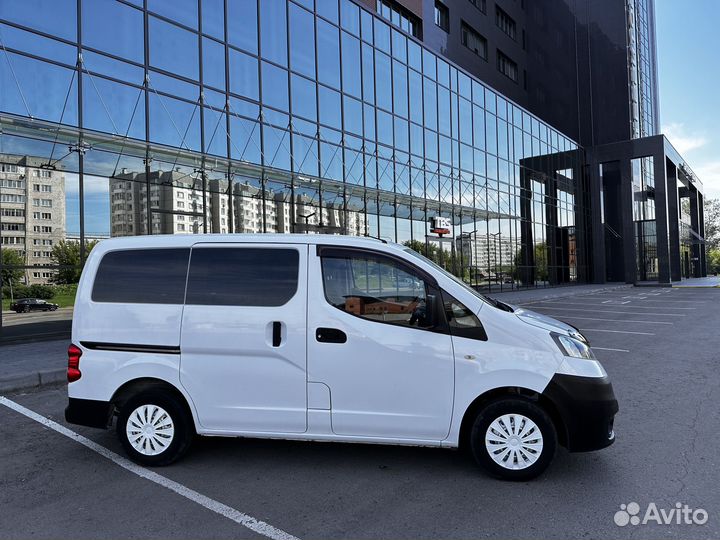 Аренда автомобиля NV200 грузовой фургон/минивэн