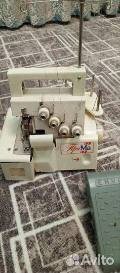 Швейная машина оверлок