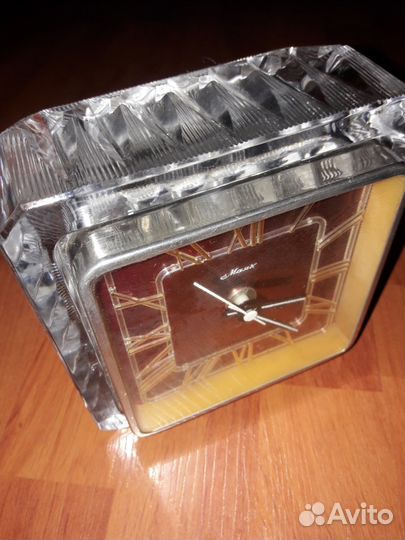 Часы хрустальные кварц настольные кабинетные Маяк