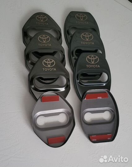 Накладки на дверные замки (концевики) Toyota