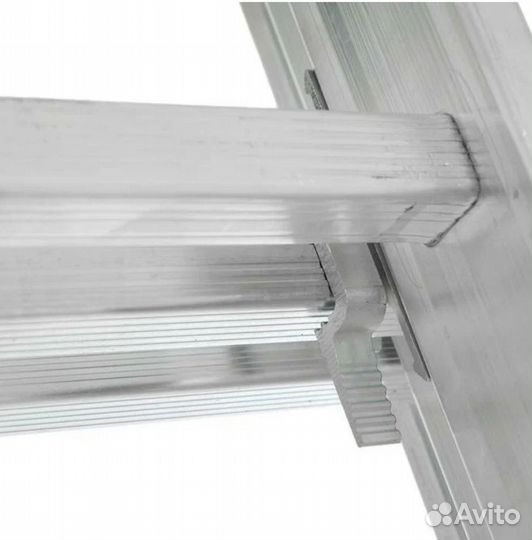 Лестница алюминиевая трехсекционная 3x8 ступеней