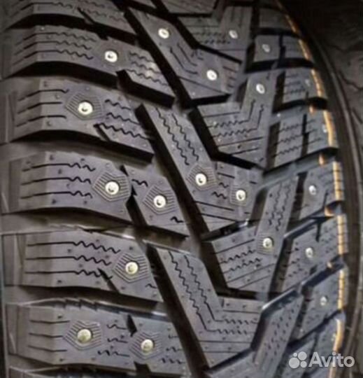 Hankook Winter i'Pike X W429A 235/50 R19