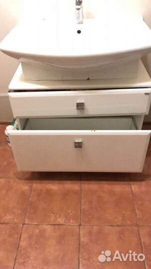 Раковина с тумбой для ванной