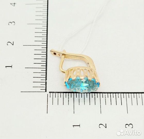 Золотые серьги с камнем