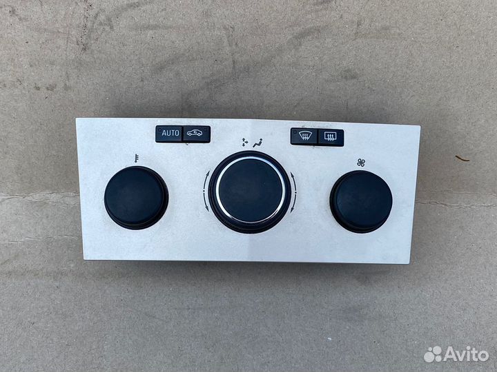 Блок управления климат-контролем Opel Zafira B