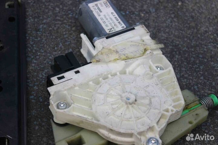 Стеклоподъемник Audi Q7 (Ауди Ку7) 4L 4L0959801B