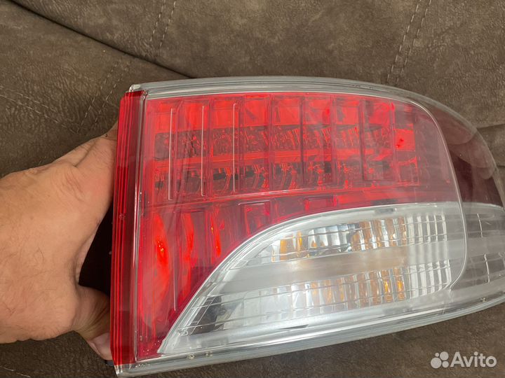 Фонарь задний правый тайота авенсис т270 уневерсал