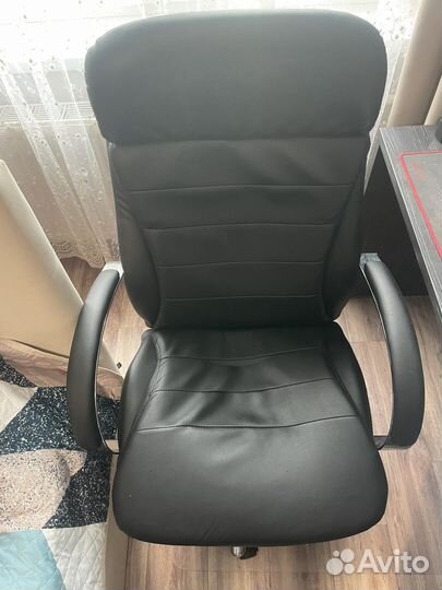 Офисное кожаное кресло бу