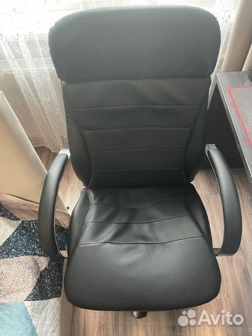 Офисное кожаное кресло бу