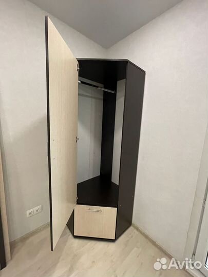 Шкаф угловой