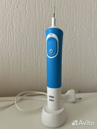 Электрическая зубная щетка oral b