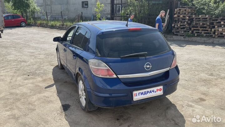 Замок двери передней правой Opel Astra (H) 5133136