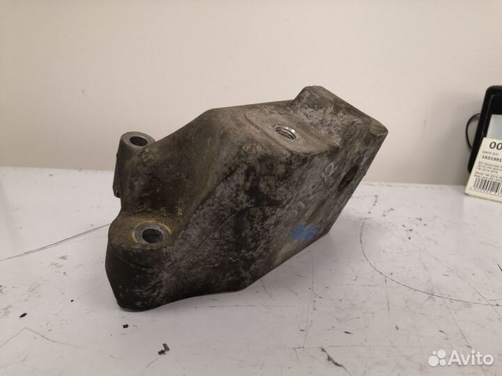 Б/У Кронштейн кпп левый#001