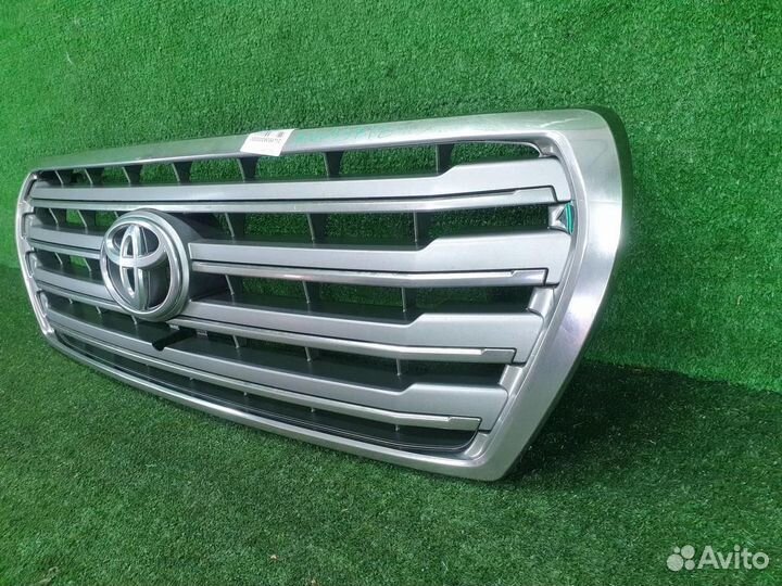 Решетка радиатора Toyota Land Cruiser