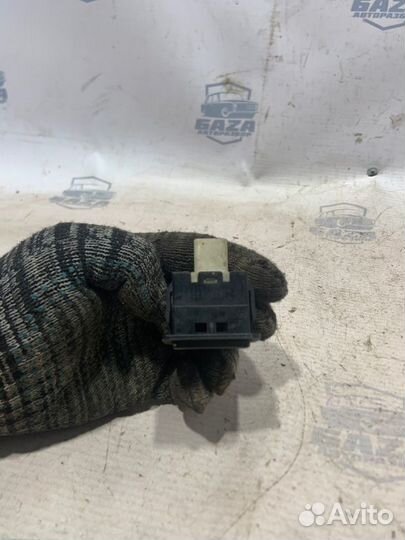 Кнопка регулировки зеркал Toyota Vista SV30 3S-FE