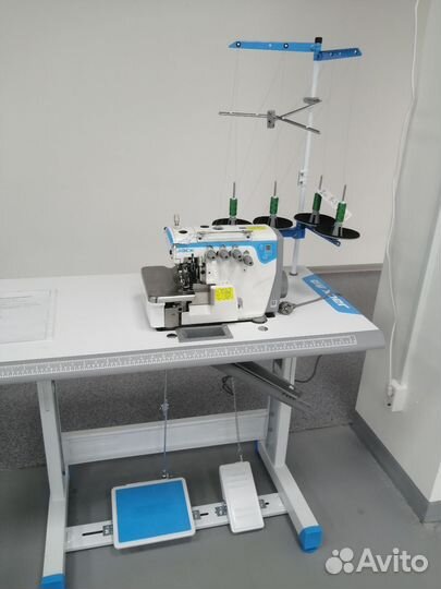 Четырёх ниточный оверлок для швейной машины