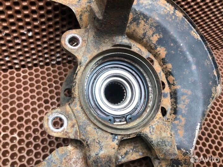 Поворотный кулак передний правый LADA Granta седан