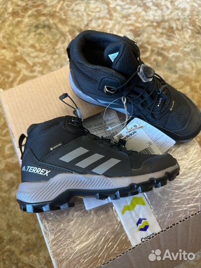 Треккинговые кроссовки детские adidas, новые