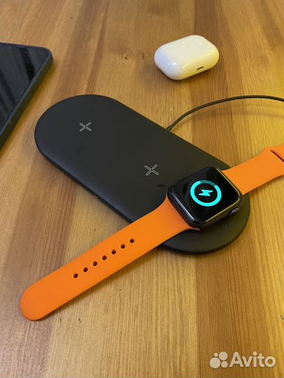 Беспроводное зарядное устройство 3 в 1