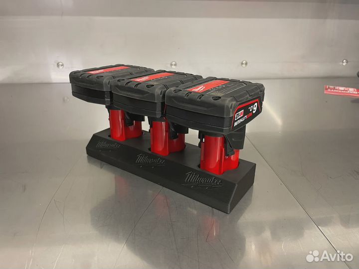 Держатель батарей Milwaukee M12