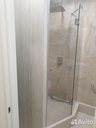Стеклянная душевая кабина