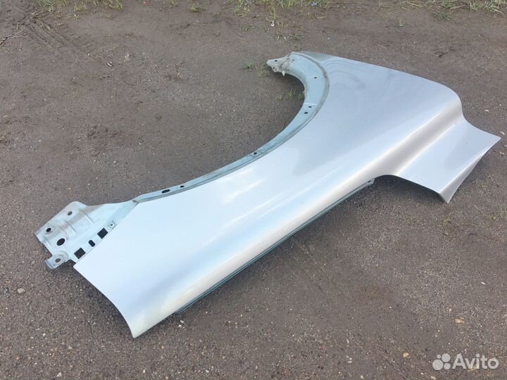 Крыло правое (серебристо-салатовое) Volvo XC90