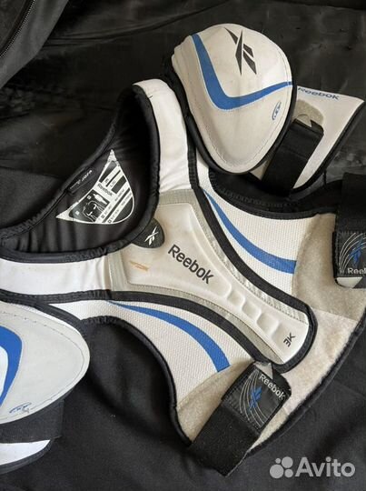 Нагрудник хоккейный Reebok JR L
