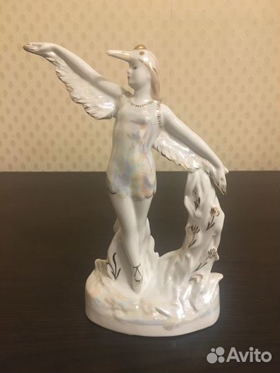 Статуэтка Балерина в роли аиста